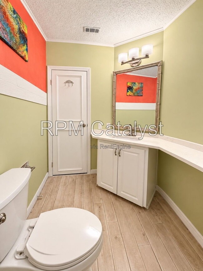 Building Photo - 116 Dolphin Dr S