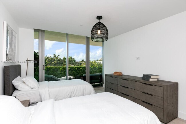 Building Photo - 360 Ocean Dr