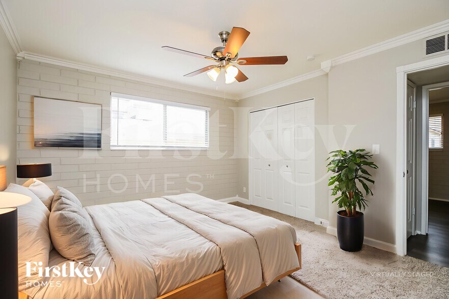 Building Photo - 8046 N 56th Ave