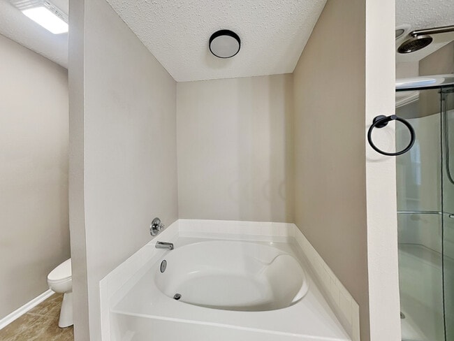 Building Photo - 8147 Retreat Ln