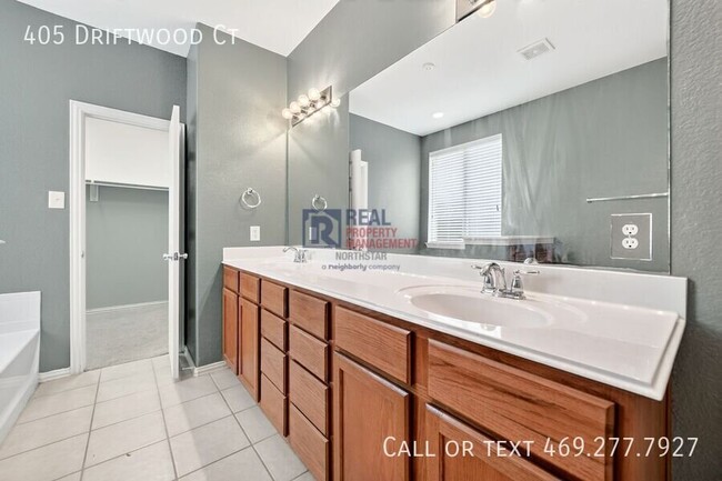 Building Photo - 405 Driftwood Ct