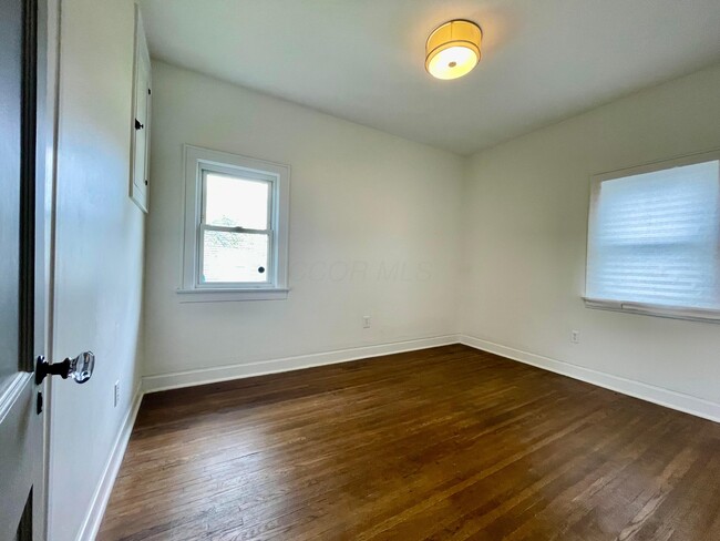 Building Photo - 747 Malvern Ave