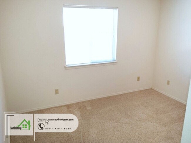 Building Photo - 3323 Forest Homes Dr