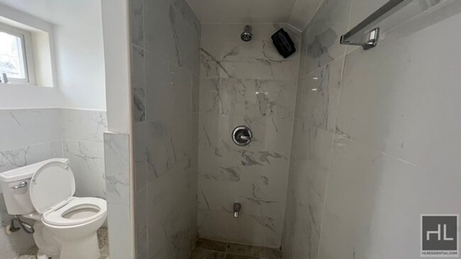 Building Photo - GUT RENOVATED 1 BEDROOM SEMI-BASMENT EAST ...