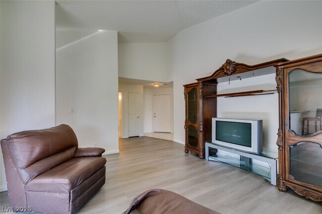 Building Photo - 5054 S Rainbow Blvd