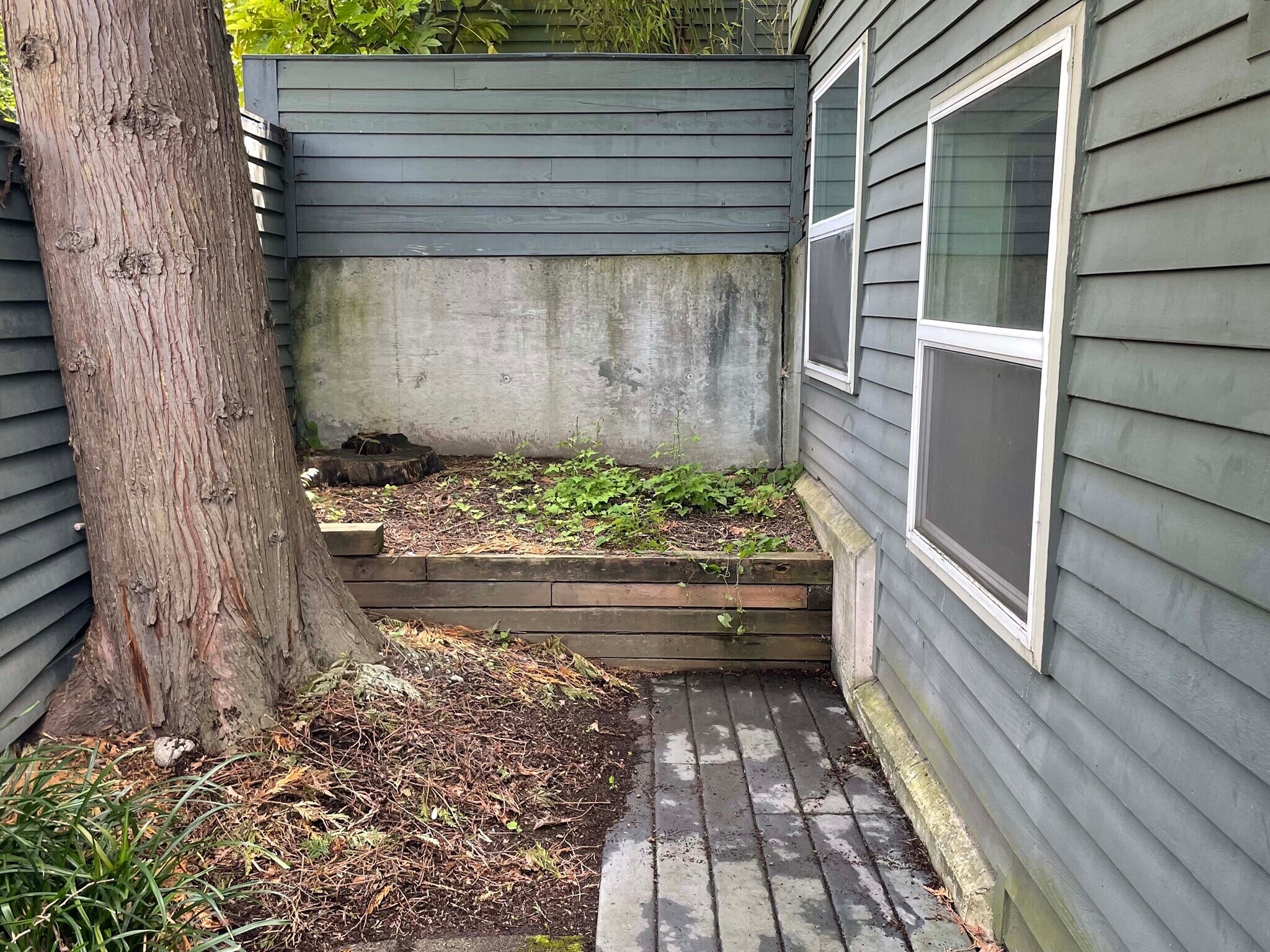 Private Outdoor Patio - 1501 E Spring St