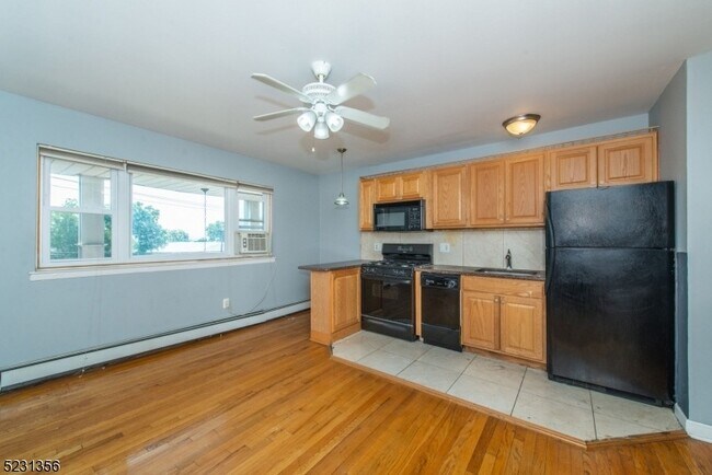 Building Photo - 101 N Beverwyck Rd