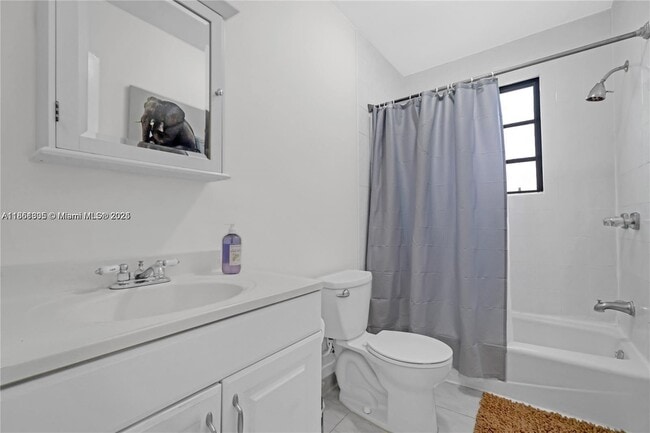 Building Photo - 927 SW 15th Ave