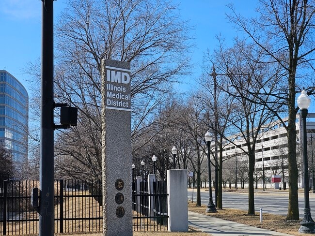 Building Photo - 831 S Western Ave