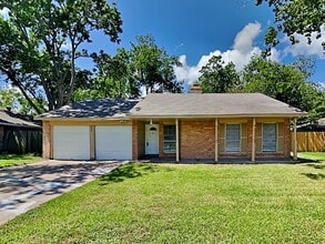 Building Photo - 809 Lochmoor Ln