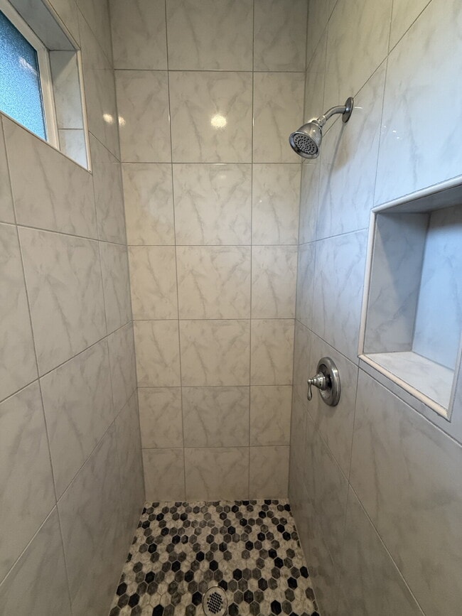 Building Photo - Charming 1-Bedroom, 2-Bathroom Cottage in ...