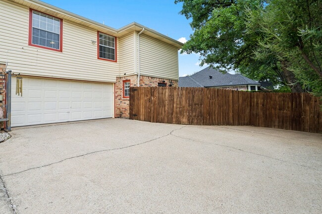 Building Photo - 1417 Danielle Dr