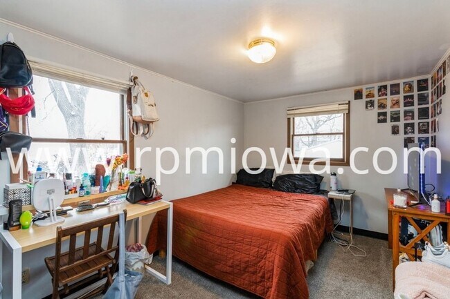 Building Photo - FENCED IN YARD!! 3 Bedroom, 2 Bath Home in Ames