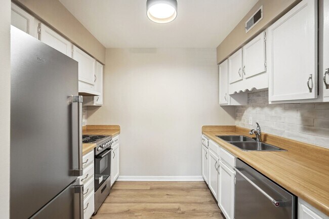 Building Photo - 6132 Heath Ridge Ct