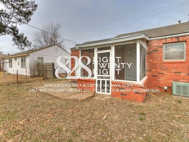 Building Photo - Cozy 2 Bed/1 Bath Single Family Brick Home...