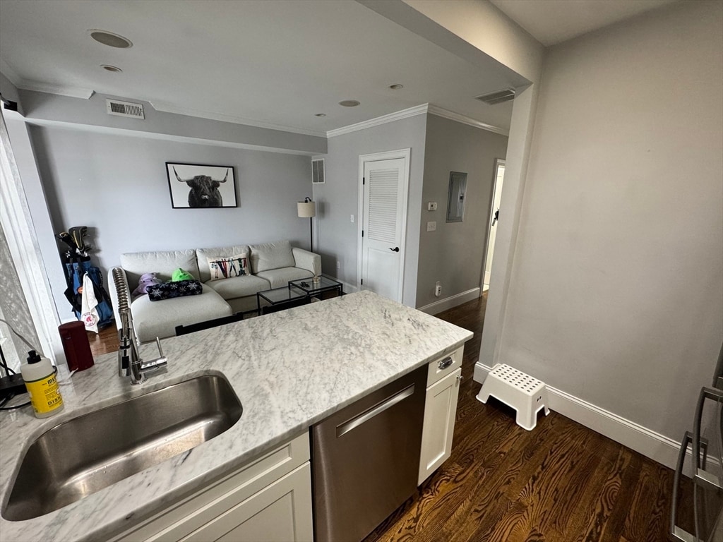 Building Photo - 252 Bowen St