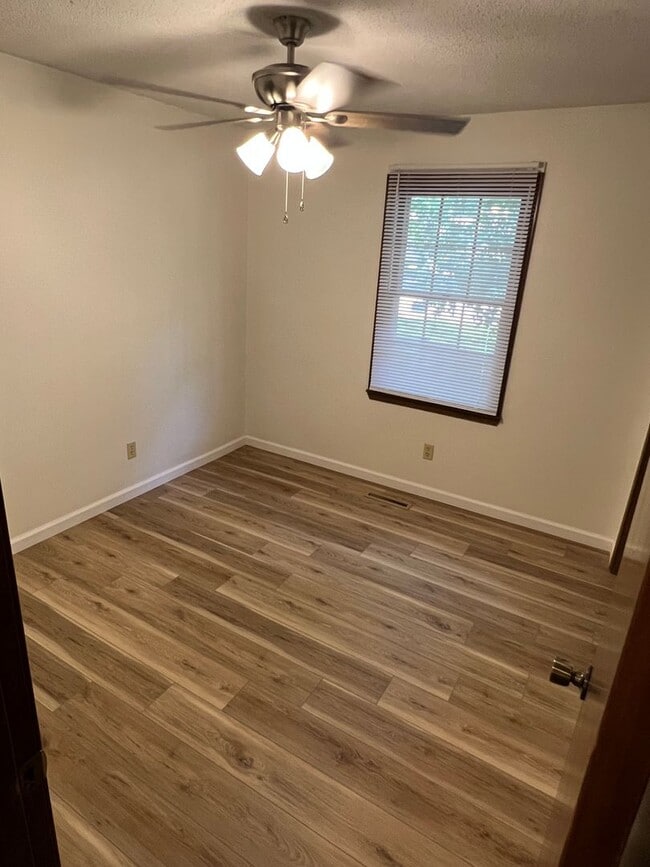Building Photo - Pre-Lease this Charming 3 Bedroom House in...