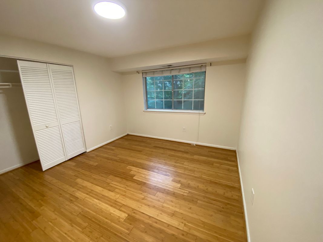 Building Photo - 1533 Colonial Dr