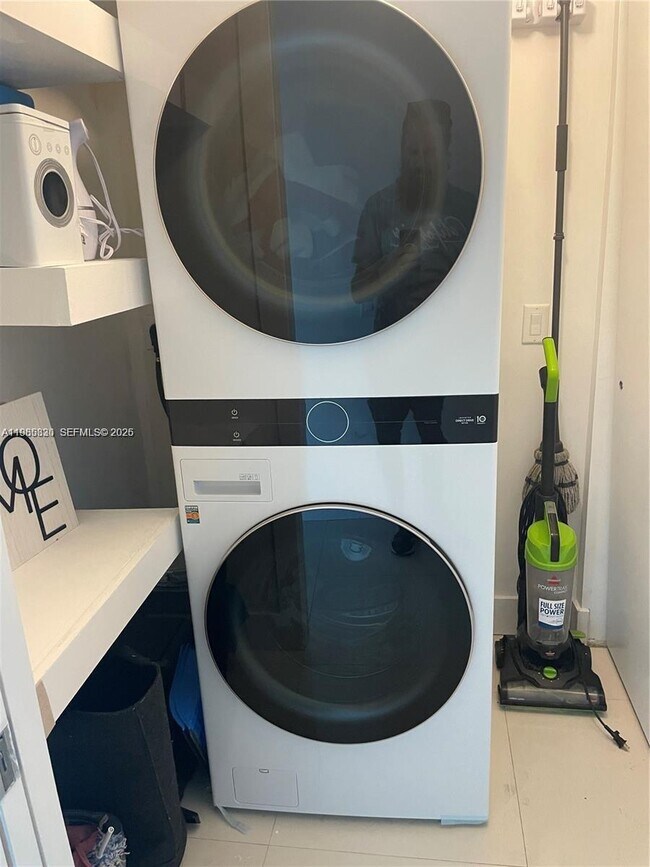 Building Photo - 2950 NE 188th St