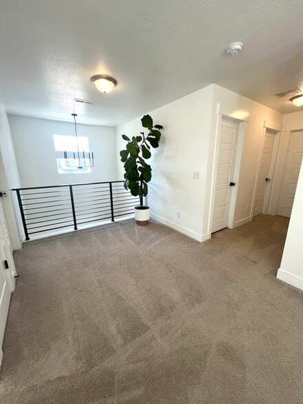 Building Photo - 1516 W Stone Gate Dr