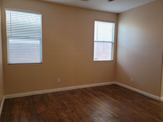 Building Photo - Downtown Summerlin Beauty