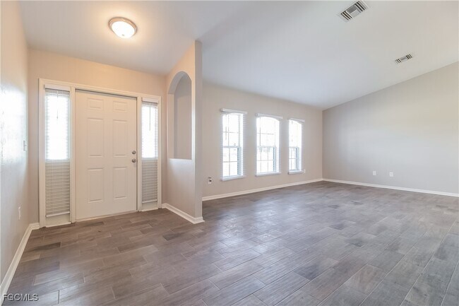 Building Photo - 23 NE 9th Pl