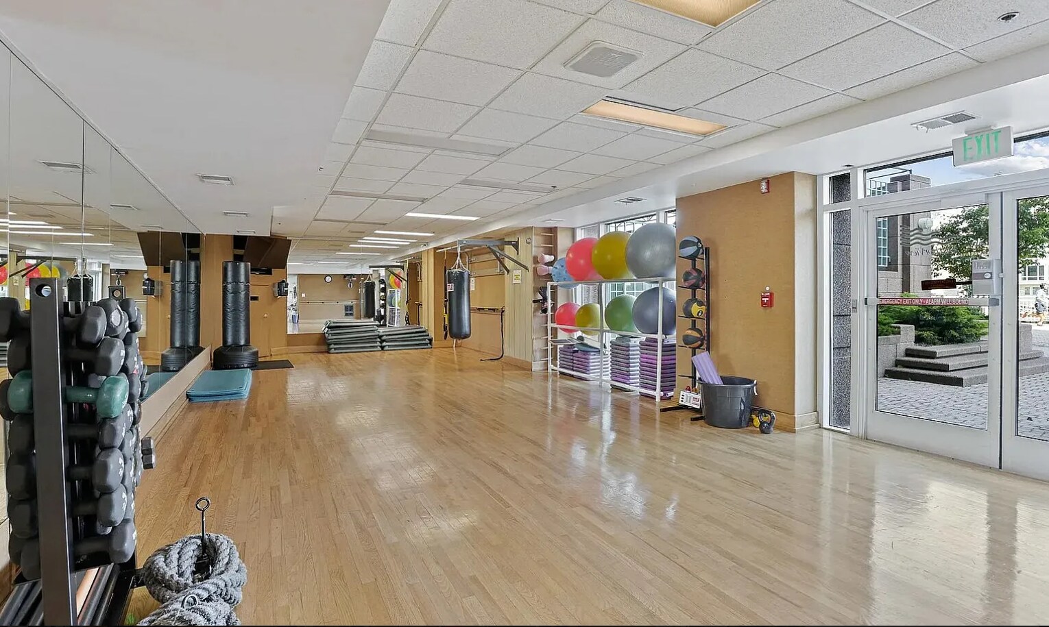 Building Photo - 100 Harborview Dr