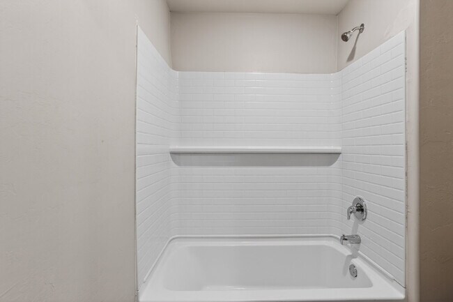 Building Photo - Spacious 4BR/2.5BA Home in El Reno — 2,213 Sq Ft, Move-In Ready