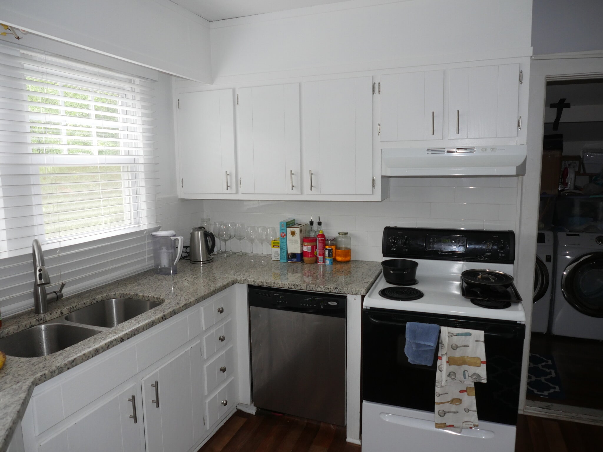 Kitchen - 1065 Atlantic Dr NW
