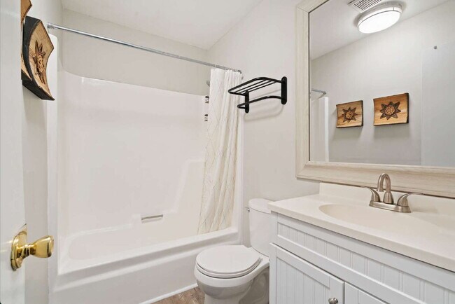 Building Photo - Fully Furnished Apartment in the Heart of Durham!