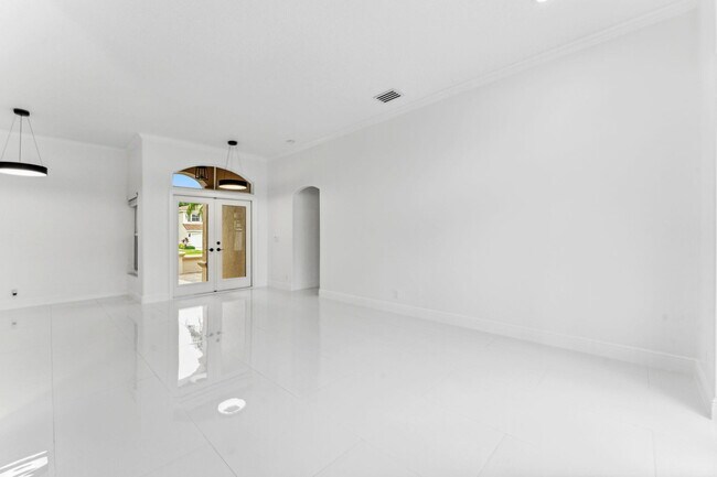 Building Photo - 6009 Royal Birkdale Dr