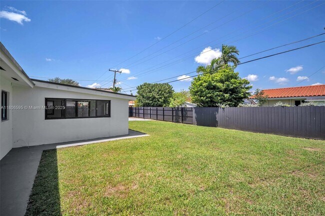 Building Photo - 3980 SW 121st Ave