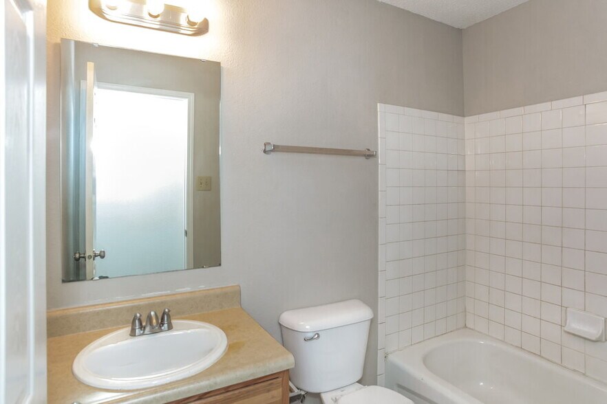 Building Photo - 1829 Blue Pine Ln