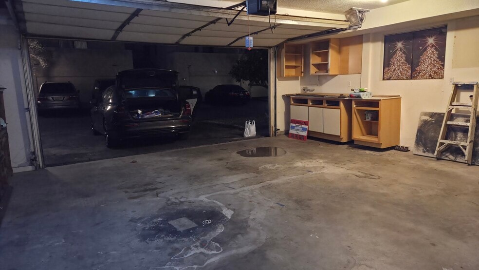 2 car Garage - 33555 Date Palm Dr