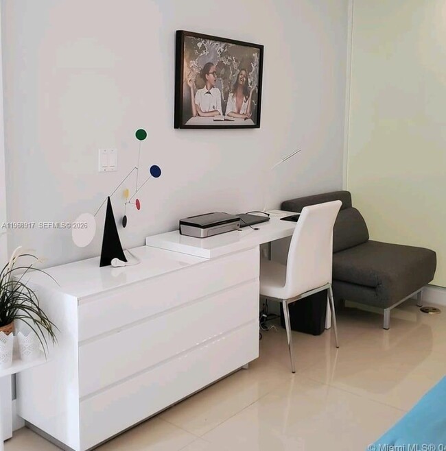 Building Photo - 2020 N Bayshore Dr