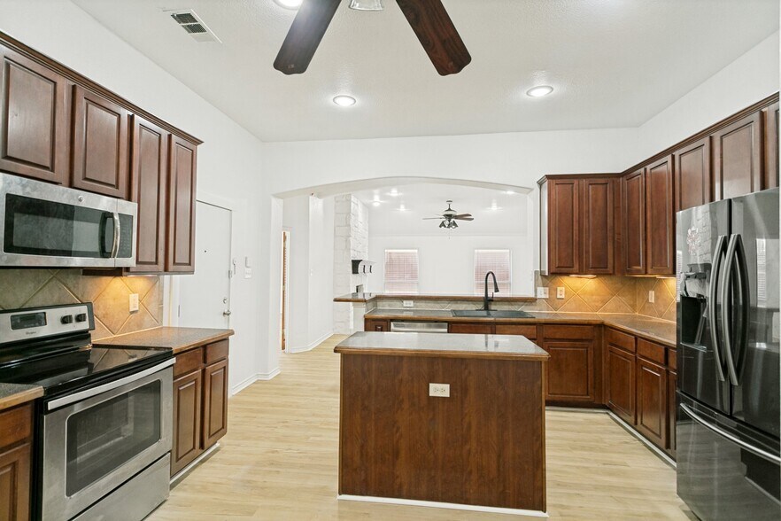 Building Photo - 1745 Woodstream Ln