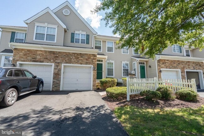 Building Photo - 802 Yarrow Cir