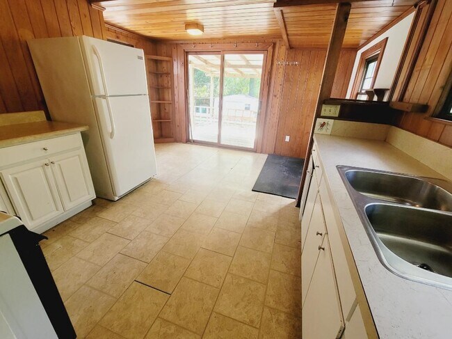 Building Photo - 526 N Adams St