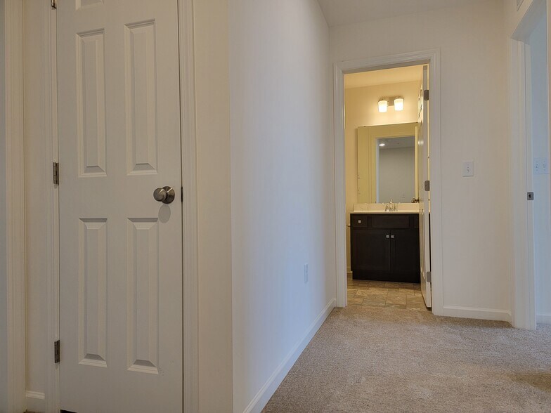 Building Photo - 2485 Artesian Way