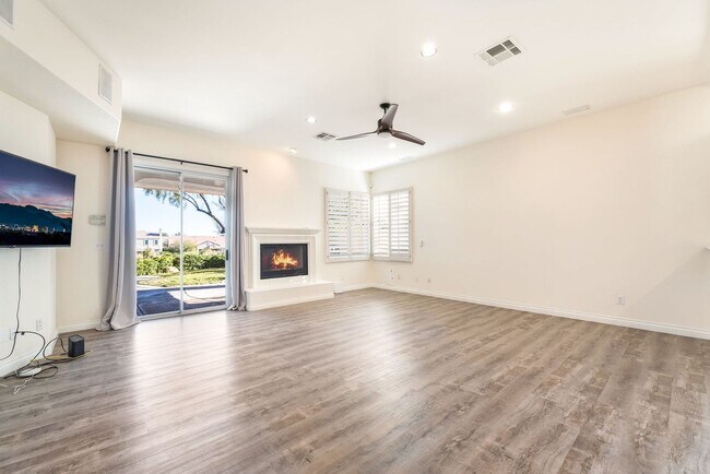 Building Photo - Queensridge Beauty - 5 bedroom on a 1/4+ acre lot