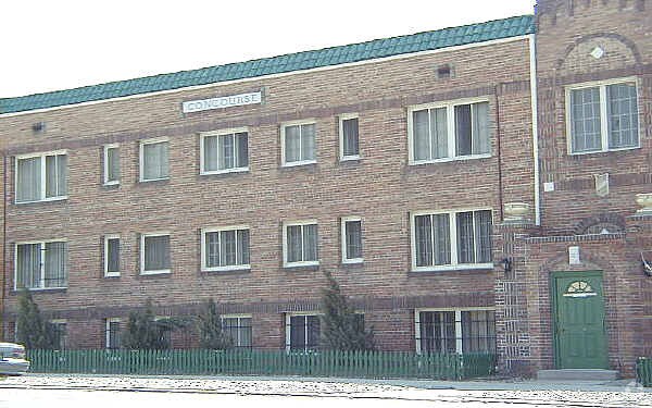 Building Photo - Semper Concourse & Ogden Place Condos