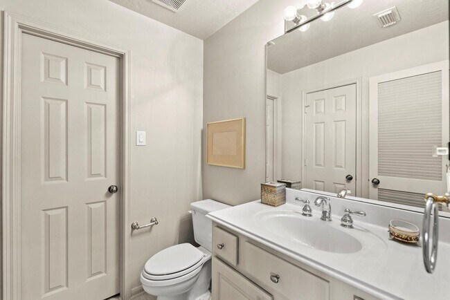 Building Photo - 4513 Country Club View