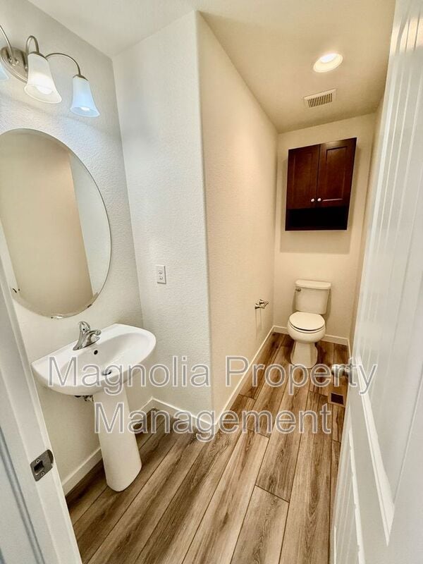 Building Photo - 3333 Bright Moon Dr