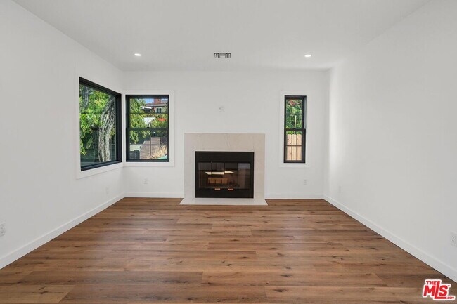 Building Photo - 4130 Verdugo View Dr