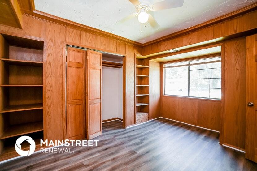 Building Photo - 10815 Bennington Ave