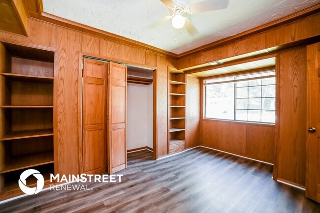 Building Photo - 10815 Bennington Ave
