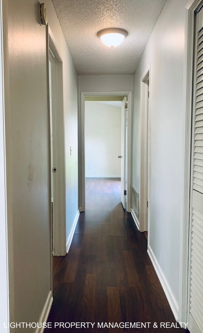 Building Photo - Spacious 4-Bedroom, 2-Bath with Fenced Yar...