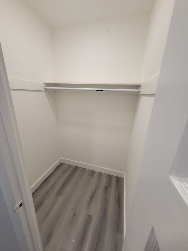 Building Photo - Completely Remodeled 1 bedroom 1 bath in D...