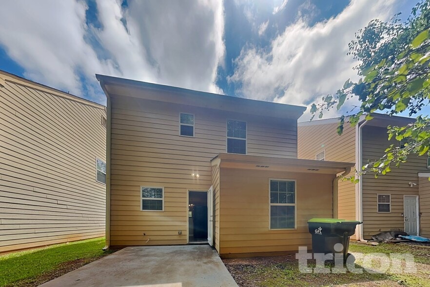 Building Photo - 1024 Weatherwood Pl NE