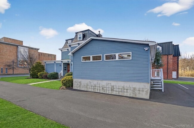 Building Photo - 12 Scotchtown Ave